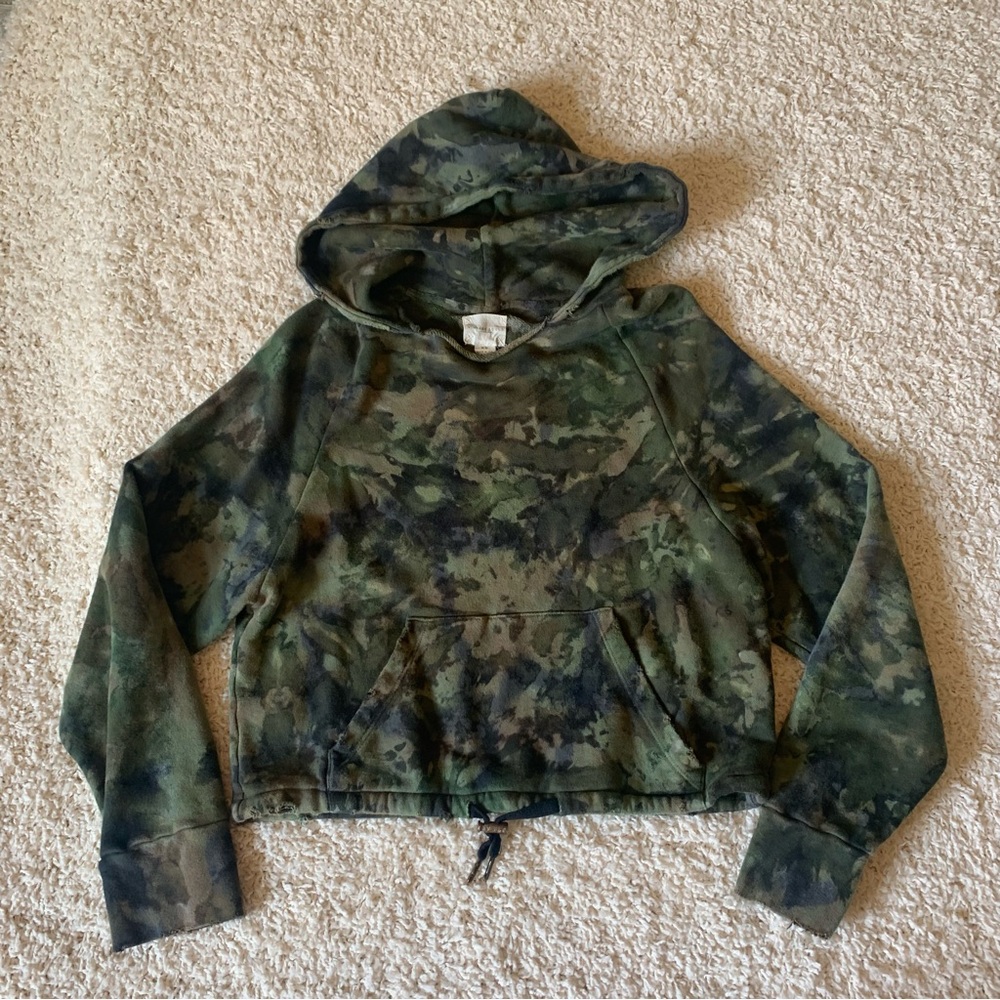 Vintage Souls Green Camouflage Cropped Hoodie